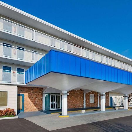 Howard Johnson By Wyndham Staunton Buitenkant foto