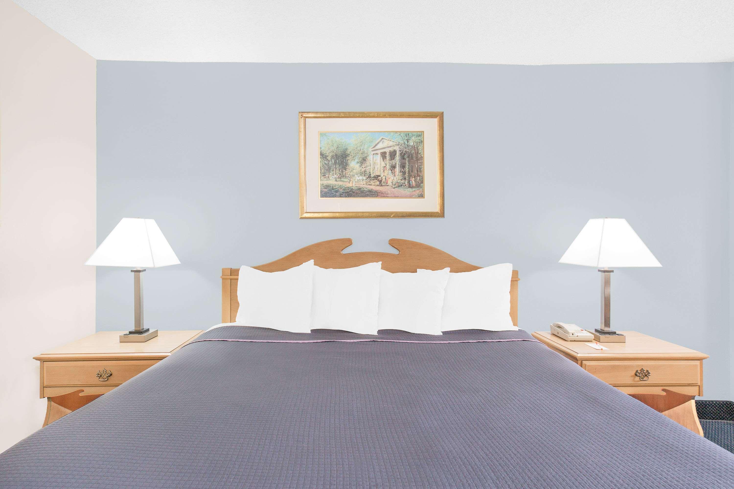 Howard Johnson By Wyndham Staunton Buitenkant foto