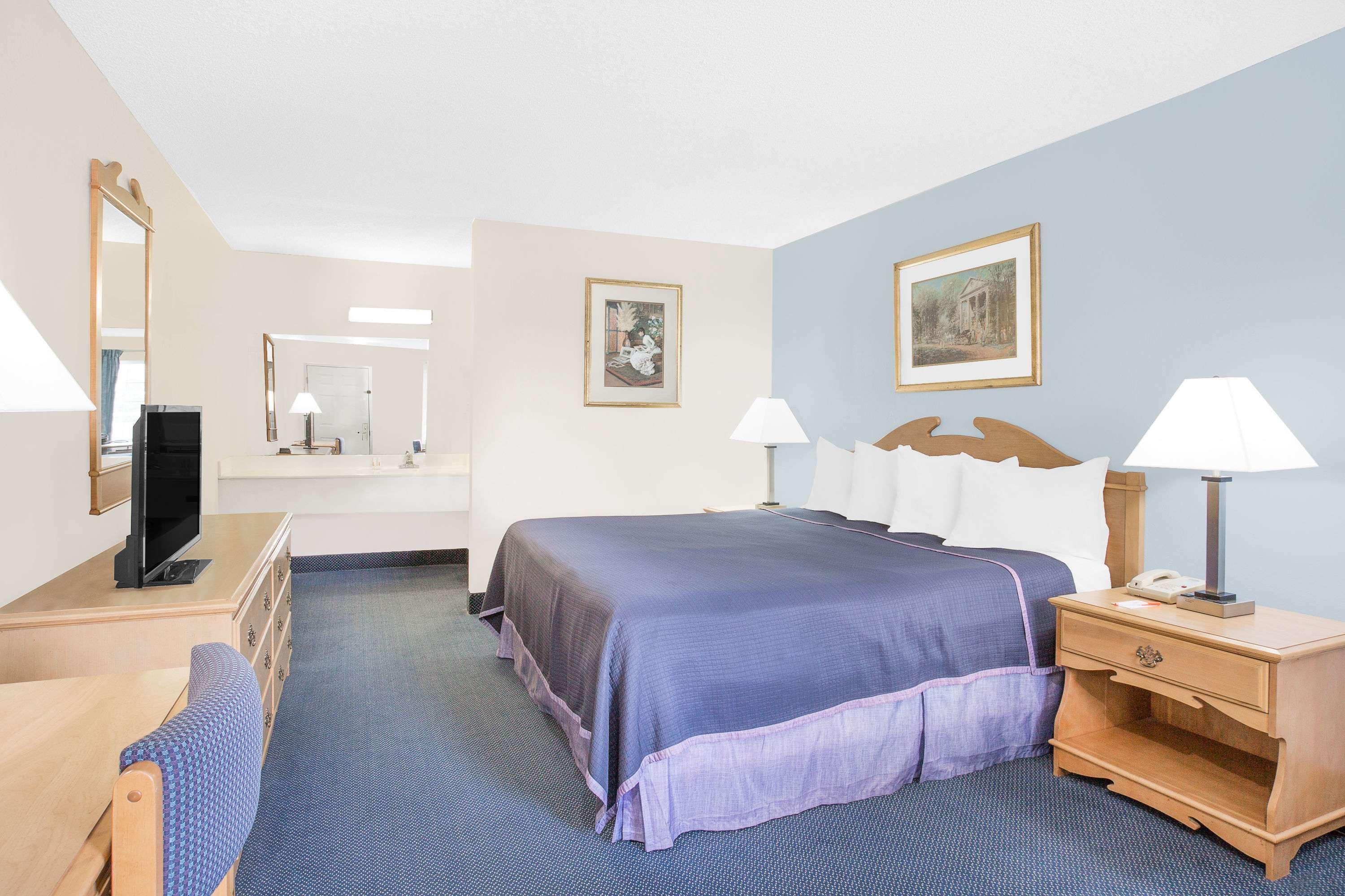 Howard Johnson By Wyndham Staunton Buitenkant foto