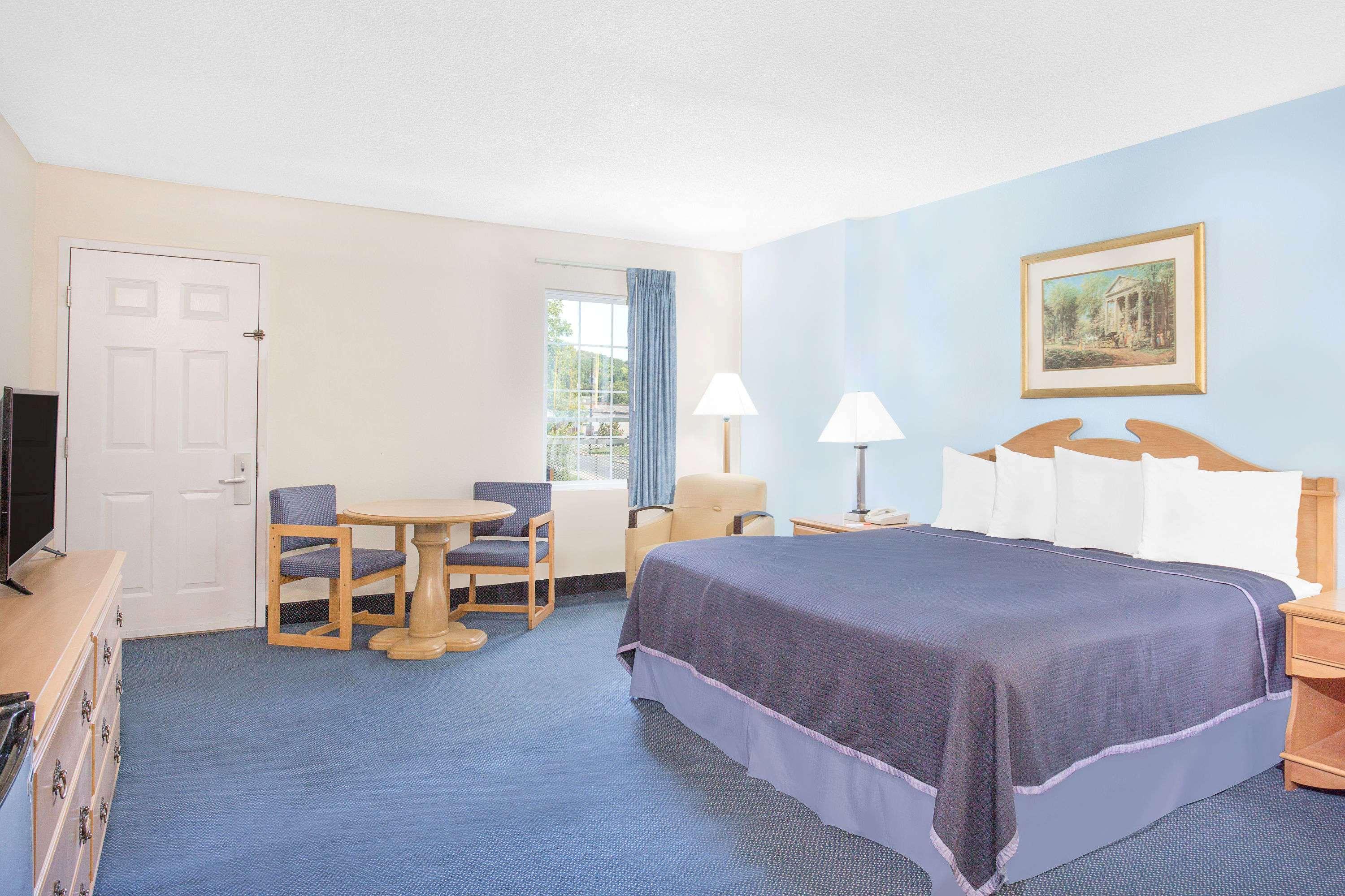 Howard Johnson By Wyndham Staunton Buitenkant foto