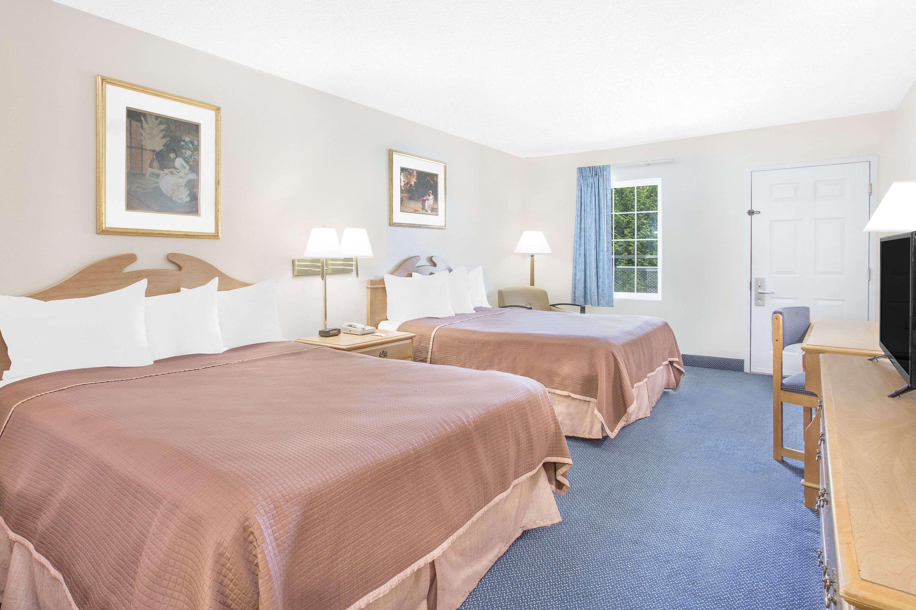 Howard Johnson By Wyndham Staunton Buitenkant foto